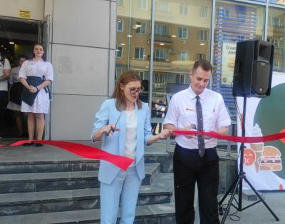 
В Саратове прошло торжественное открытие ресторана сети "Вкусно &ndash; и точка"					