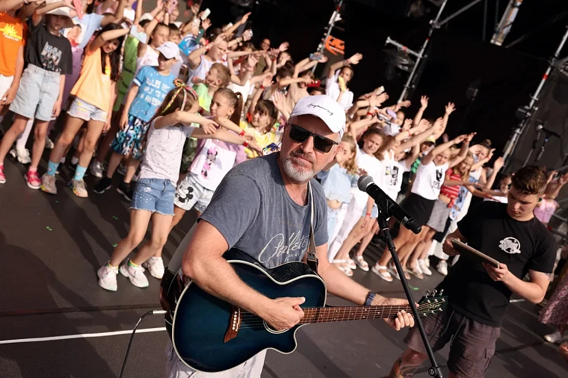 Леонид Агутин научит петь детей из Саратова