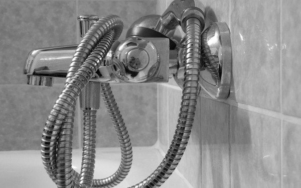 В двух районах Саратова на неделю отключат горячую воду 