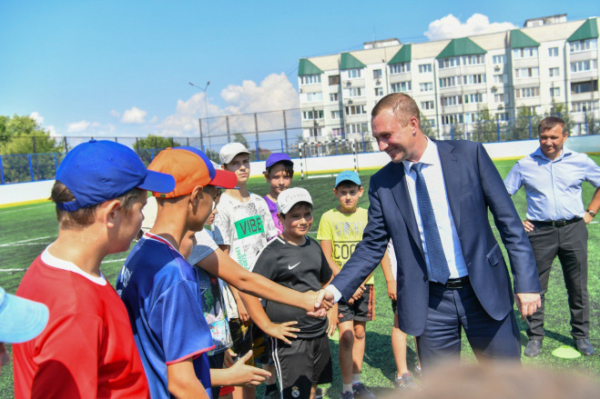 Глава региона Роман Бусаргин встретился с юными футболистами пос. Юбилейный