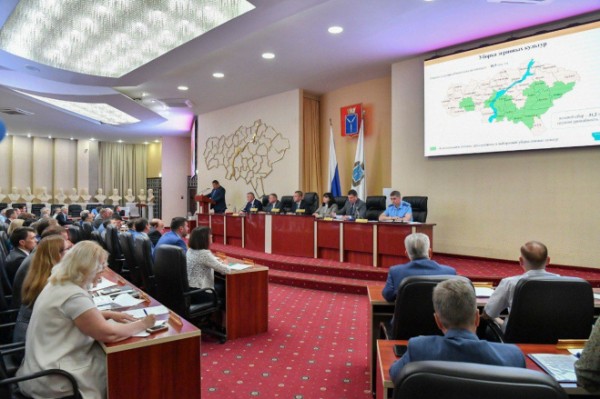 Роман Бусаргин: &laquo;Неиспользуемой земли на территории Саратовской области быть не должно&raquo;