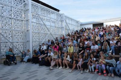 
На новой набережной в Саратове открыли летний кинотеатр: расписание сеансов					