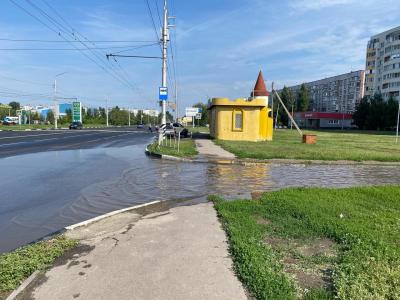 
Администрацию Балаково просят пустить по затопленным улицам баржи					