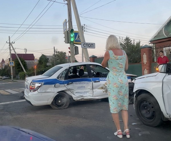 Под Саратовом произошла массовая авария с полицейской машиной