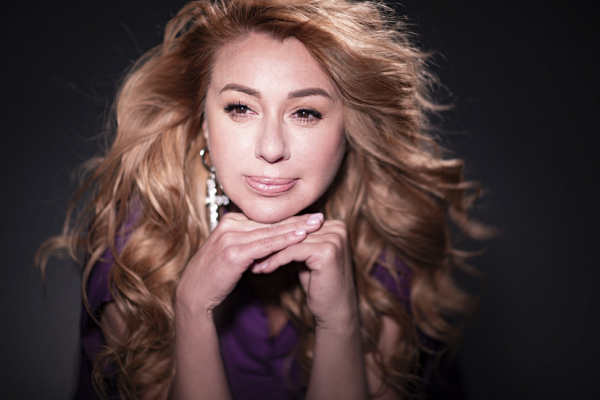 Певица из Саратова в 57 лет похвасталась спортивной фигурой