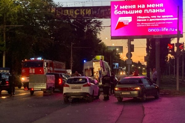 В аварии на 50 лет Октября пострадала 21-летняя девушка