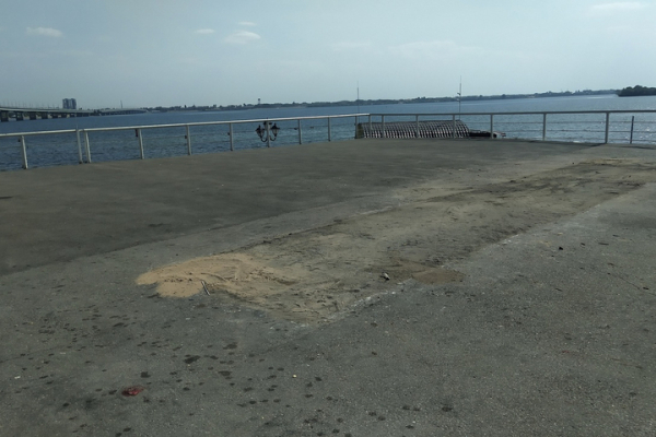 Одна из ярких достопримечательностей Саратова на набережной пришла в негодность &mdash; её решили убрать на неопределённый срок