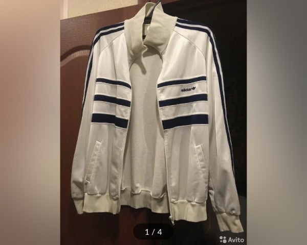 Житель Саратова продает за 100 тысяч винтажную олимпийку из Германии