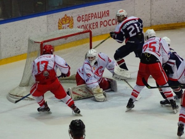 Две разные домашние победы МХК