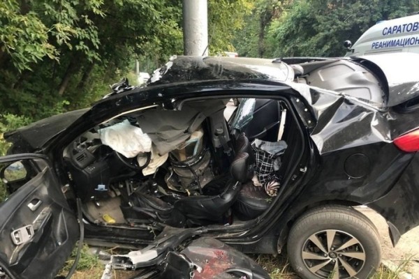 В Заводском районе KIA протаранила столб: мужчина и женщина погибли на месте