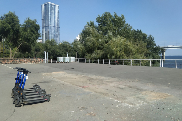 Одна из ярких достопримечательностей Саратова на набережной пришла в негодность &mdash; её решили убрать на неопределённый срок