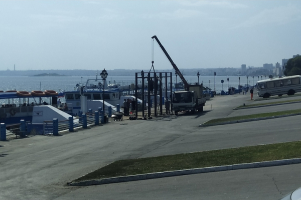 Одна из ярких достопримечательностей Саратова на набережной пришла в негодность &mdash; её решили убрать на неопределённый срок