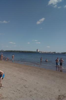 
На новом саратовском пляже запретили купаться					