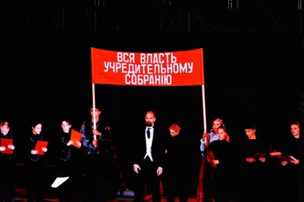 Жители Саратова прождали полтора часа открытия всероссийских игр и услышали две песни Niletto