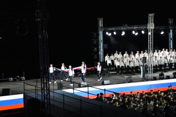 Жители Саратова прождали полтора часа открытия всероссийских игр и услышали две песни Niletto