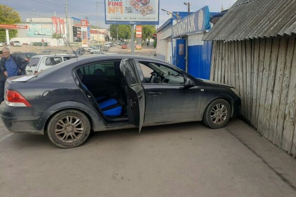 В центре Саратова &laquo;водитель скончался во время движения&raquo;: произошло ДТП