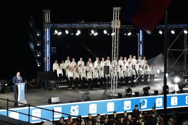 Жители Саратова прождали полтора часа открытия всероссийских игр и услышали две песни Niletto