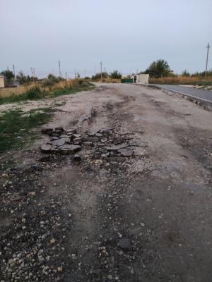 
Дорогу в Саратове разрушили для ремонта, но чинить не стали					