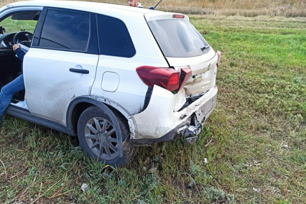 Два ребенка попали в больницу после столкновения двух иномарок на трассе