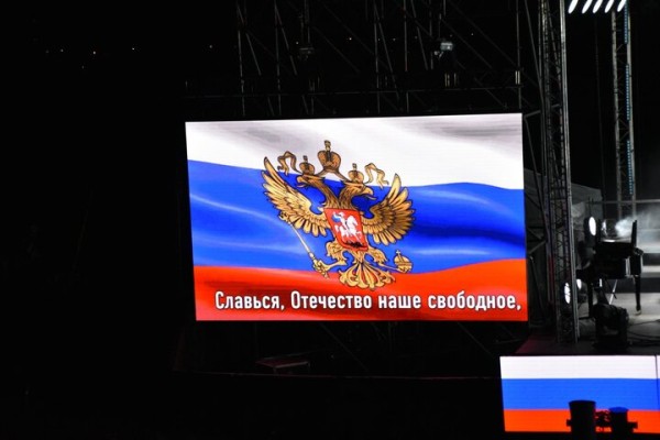 Жители Саратова прождали полтора часа открытия всероссийских игр и услышали две песни Niletto