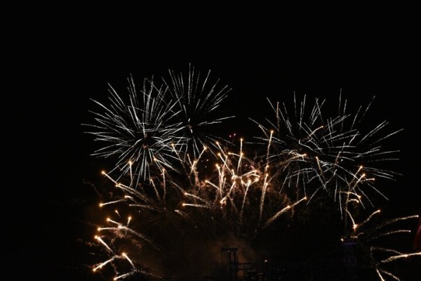 Жители Саратова прождали полтора часа открытия всероссийских игр и услышали две песни Niletto