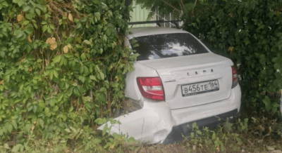 Машина протаранила школьный забор в Саратове
Машина протаранила школьный забор в Саратове