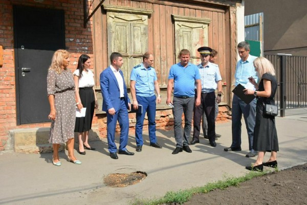 Прокуратура заставит устранить провалы после вскрышных работ в Саратове Прокуратура заставит устранить провалы после вскрышных работ в Саратове
