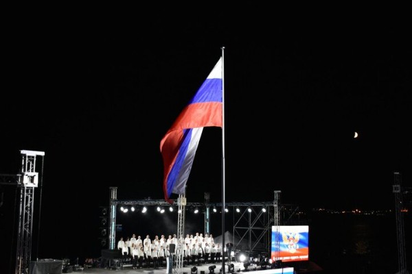 Жители Саратова прождали полтора часа открытия всероссийских игр и услышали две песни Niletto