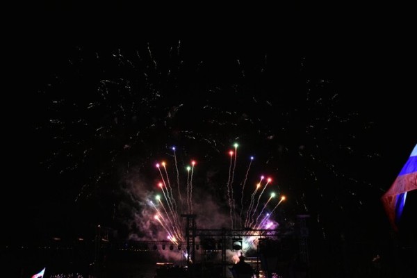 Жители Саратова прождали полтора часа открытия всероссийских игр и услышали две песни Niletto