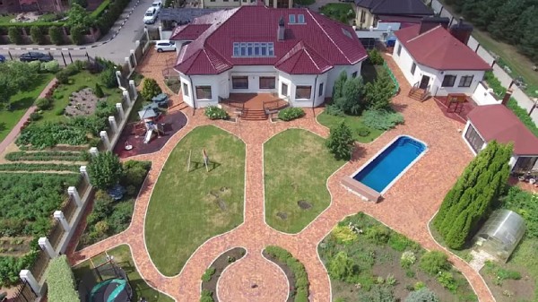 Коттедж в элитном поселке у Волги подешевел на 40 миллионов рублей