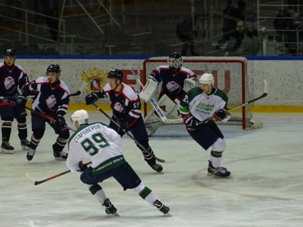 МХК &laquo;Кристалл&raquo; по-прежнему на вершине