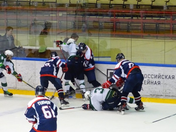 МХК &laquo;Кристалл&raquo; по-прежнему на вершине