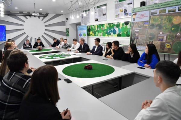 Роман Бусаргин пообщался со студентами Вавиловского университета 