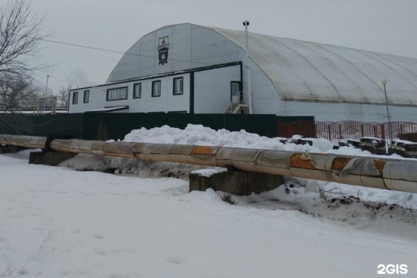 Чиновники пытались снести, а теперь не хотят вводить в эксплуатацию построенный инвестором спортивный объект, который хвалил Радаев