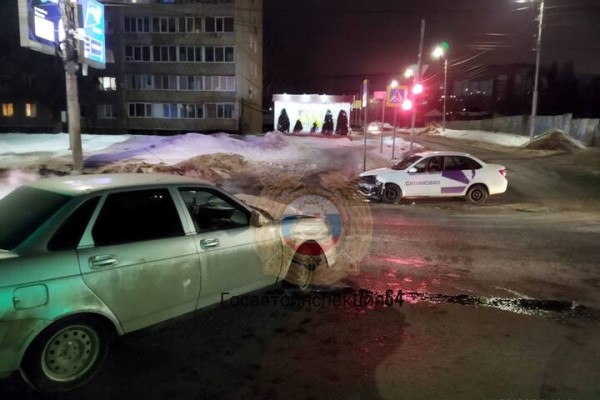 Два человека попали в больницу после ДТП на Большой Садовой