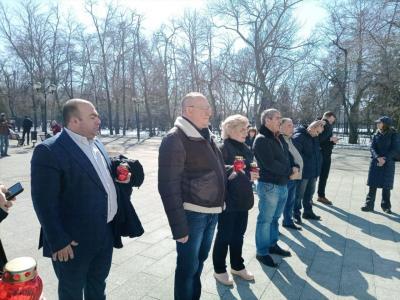 
Саратовцы почтили память погибших в террористическом акте					