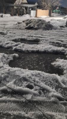 
В частном секторе поселка Комсомольский постоянно застревают автомобили: администрацию просят о помощи 					