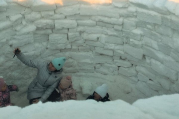 На Лысой горе появилось около двух десятков снежных домов: в Саратове прошел фестиваль по строительству иглу На Лысой горе появилось около двух десятков снежных домов: в Саратове прошел фестиваль по строительству иглу