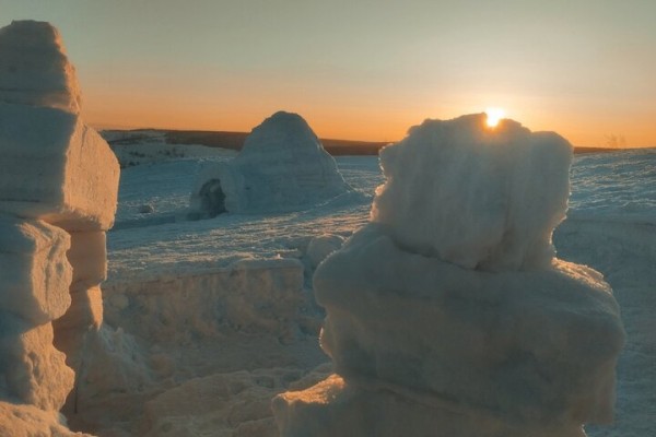 На Лысой горе появилось около двух десятков снежных домов: в Саратове прошел фестиваль по строительству иглу На Лысой горе появилось около двух десятков снежных домов: в Саратове прошел фестиваль по строительству иглу
