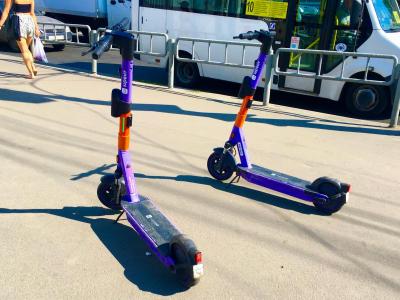 
В Саратове устанавливают знаки о запрете проезда на самокатах					