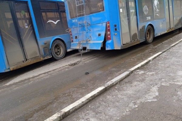 В центре Энгельса произошло ДТП с участием троллейбуса