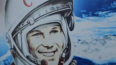 
В Энгельсе состоялся митинг, посвященный 90-летию Юрия Гагарина					