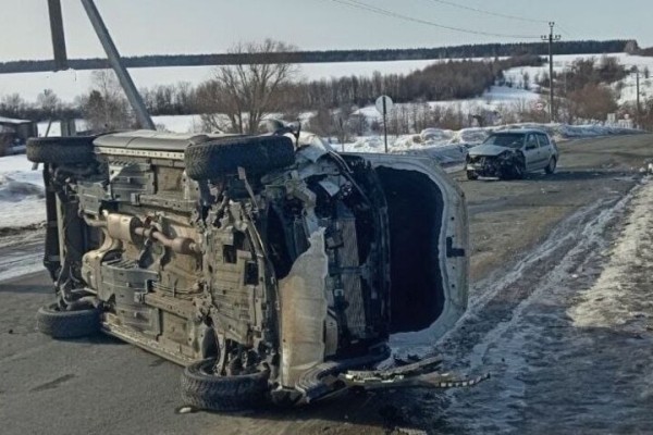 Два человека пострадали в столкновении иномарок в Базарно-Карабулакском районе