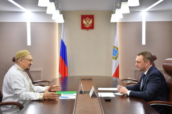 Роман Бусаргин провел встречу с муфтием Саратовской области Мукаддасом Бибарсовым