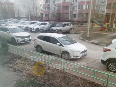 
Неизвестные в Балаково успели за одну ночь "вскрыть" 15 автомобилей					