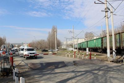 
Сегодня в Саратове закроют железнодорожный переезд					