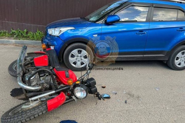 В Жасминном мотоциклист протаранил припаркованную иномарку и попал в больницу