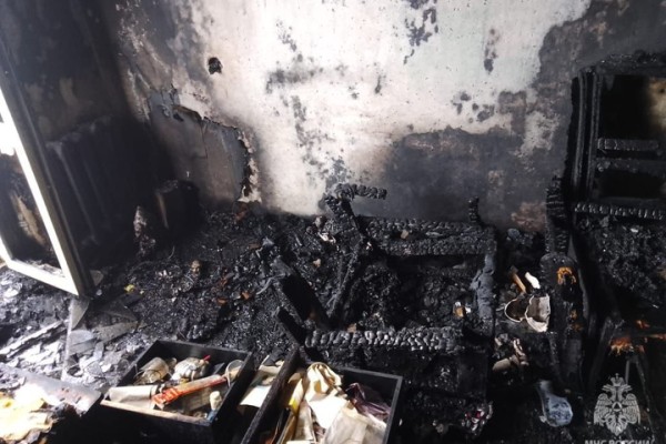 Пожарные спасли женщину из горящей квартиры. Позднее она скончалась