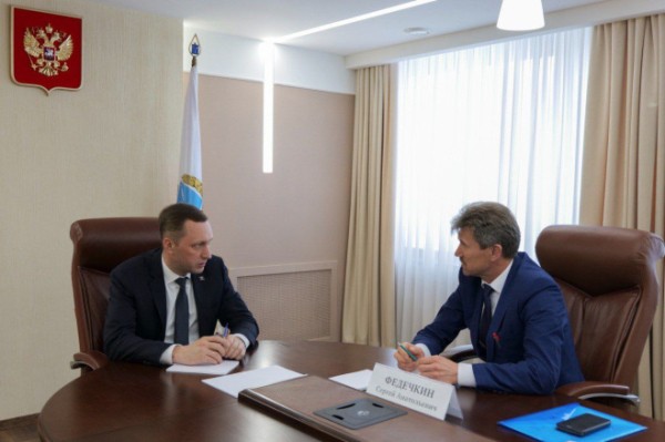 Роман Бусаргин провел встречу с главой Александрово-Гайского района Сергеем Федечкиным