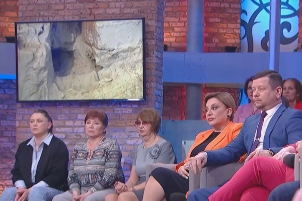 «Первый канал» выпустил программу о доме в Энгельсе, где женщина вместе с унитазом провалилась в подвал «Первый канал» выпустил программу о доме в Энгельсе, где женщина вместе с унитазом провалилась в подвал